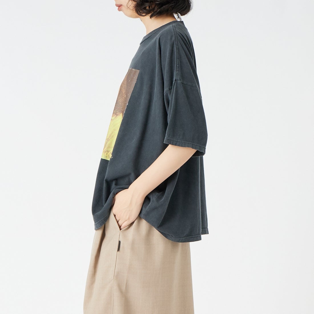 REMI RELIEF [レミレリーフ] 別注 SP加工ビッグプリントTシャツ ART [RN30389157-JF] BLACK &&モデル身長：162cm 着用サイズ：F&&