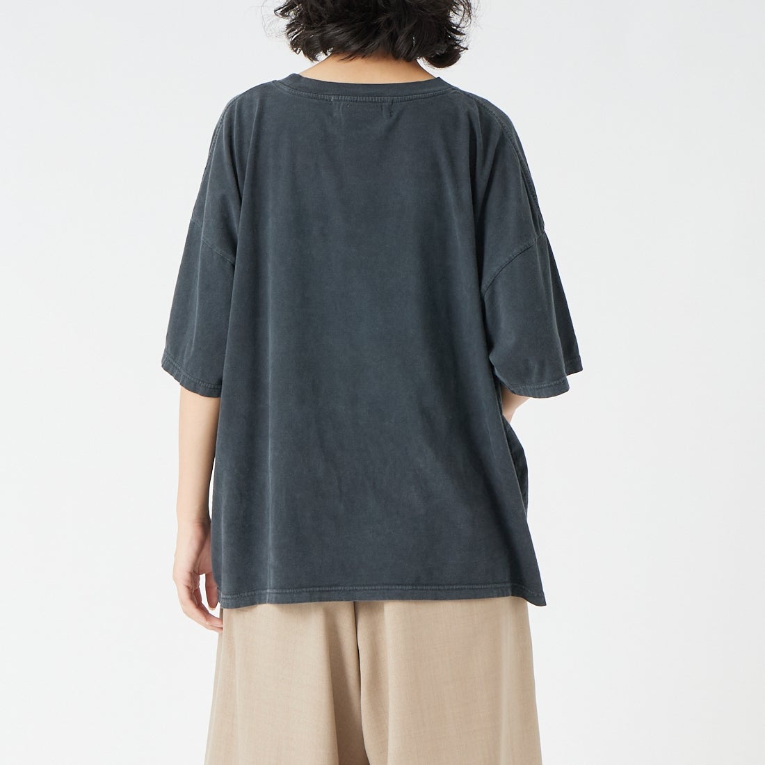 REMI RELIEF [レミレリーフ] 別注 SP加工ビッグプリントTシャツ ART [RN30389157-JF] BLACK &&モデル身長：162cm 着用サイズ：F&&