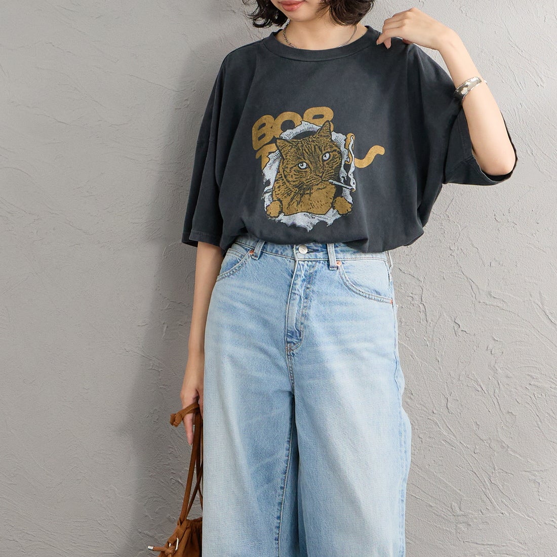 REMI RELIEF [レミレリーフ] 別注 SP加工ビッグプリントTシャツ [RN30389152-JF] BLACK &&モデル身長：162cm 着用サイズ：F&&