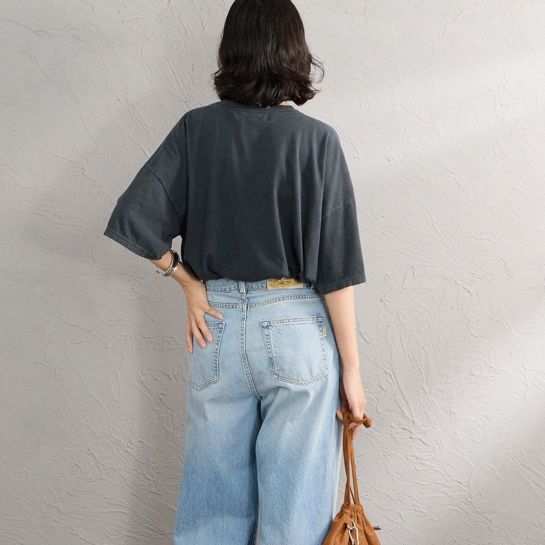 REMI RELIEF [レミレリーフ] 別注 SP加工ビッグプリントTシャツ [RN30389152-JF] BLACK &&モデル身長：162cm 着用サイズ：F&&
