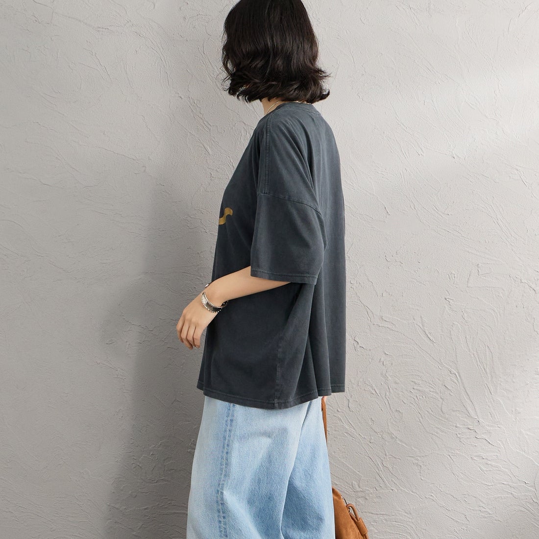 REMI RELIEF [レミレリーフ] 別注 SP加工ビッグプリントTシャツ [RN30389152-JF] BLACK &&モデル身長：162cm 着用サイズ：F&&