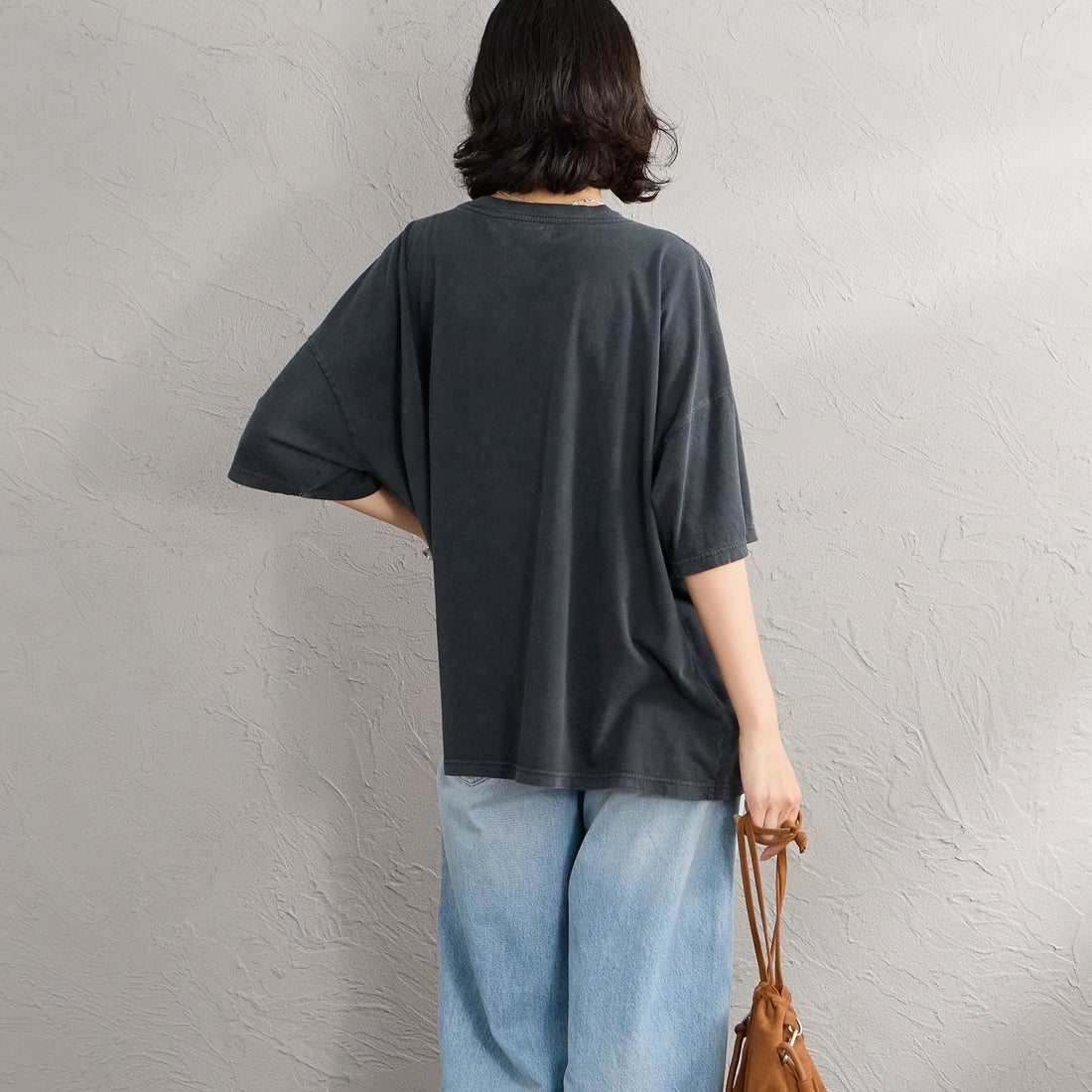 REMI RELIEF [レミレリーフ] 別注 SP加工ビッグプリントTシャツ [RN30389152-JF] BLACK &&モデル身長：162cm 着用サイズ：F&&