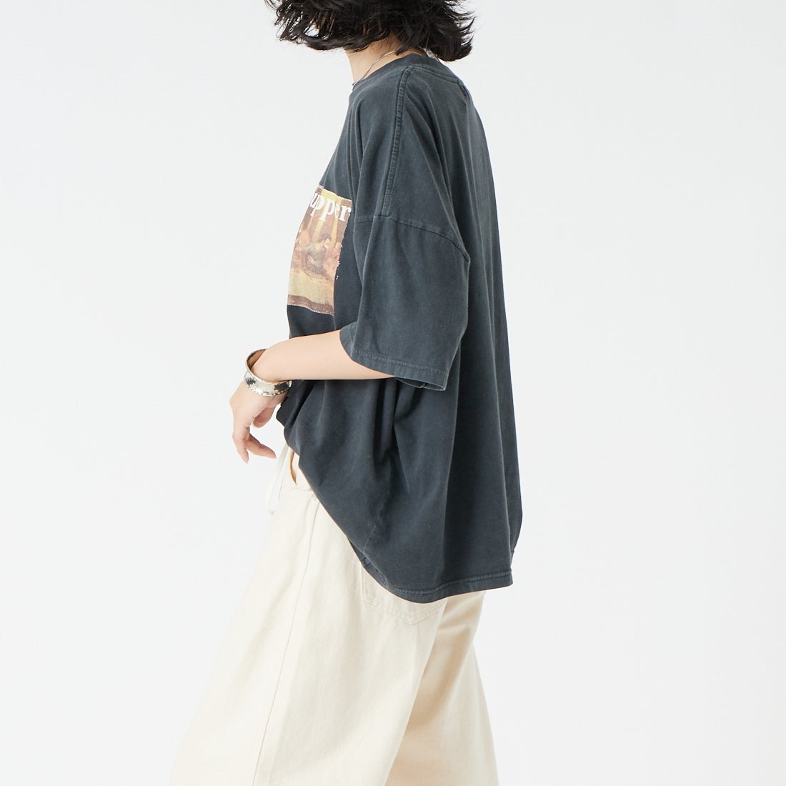 REMI RELIEF [レミレリーフ] 別注 SP加工ビッグプリントTシャツ THE LAST SUPPER [RN30389155-JF] BLACK &&モデル身長：162cm 着用サイズ：F&&