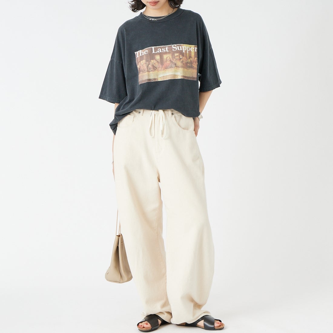 REMI RELIEF [レミレリーフ] 別注 SP加工ビッグプリントTシャツ THE LAST SUPPER [RN30389155-JF] BLACK &&モデル身長：162cm 着用サイズ：F&&