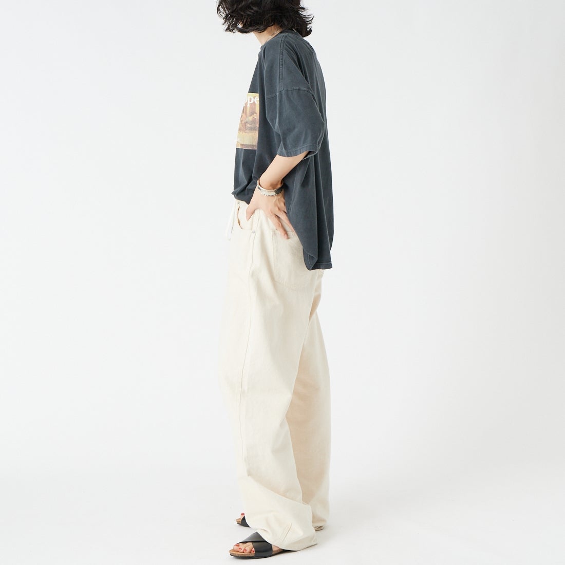 REMI RELIEF [レミレリーフ] 別注 SP加工ビッグプリントTシャツ THE LAST SUPPER [RN30389155-JF] BLACK &&モデル身長：162cm 着用サイズ：F&&