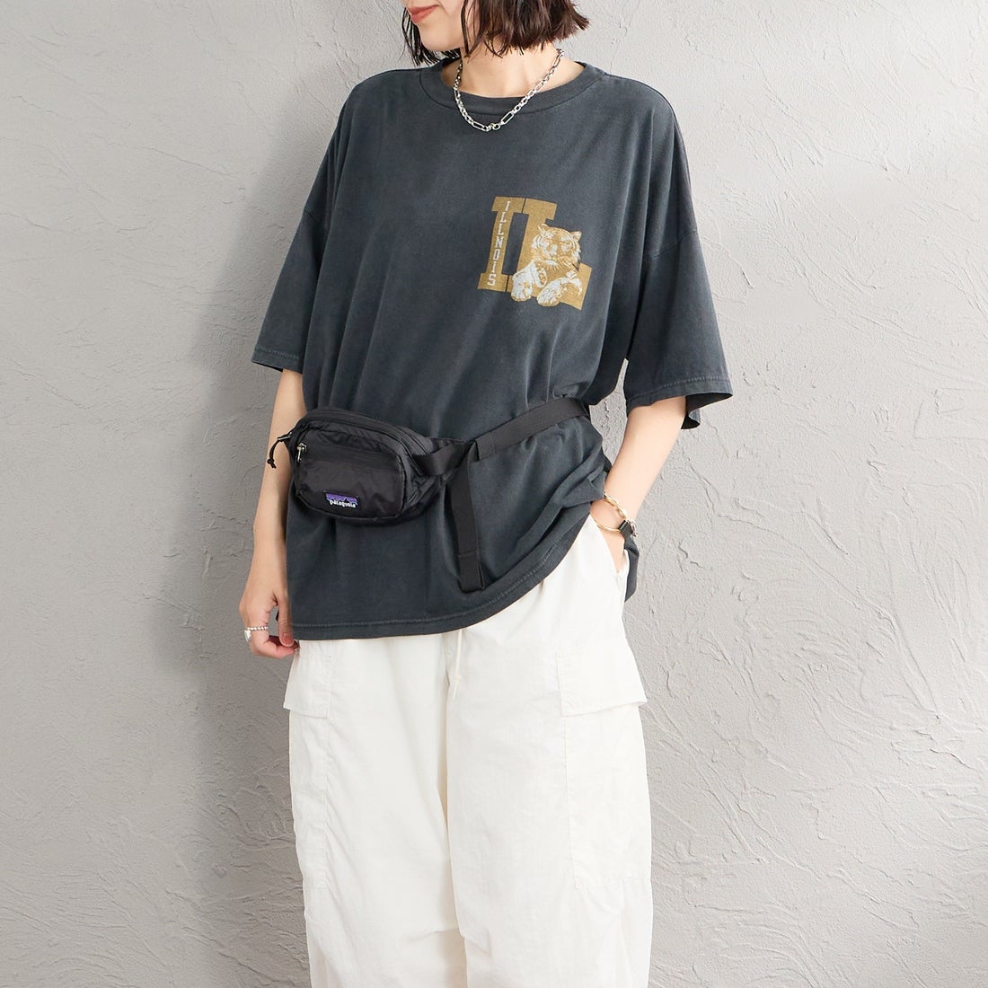 REMI RELIEF [レミレリーフ] 別注 SP加工ビッグプリントTシャツ ILLNOIS [RN30389122-JF] BLACK &&モデル身長：160cm 着用サイズ：F&&