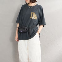 REMI RELIEF [レミレリーフ] 別注 SP加工ビッグプリントTシャツ ILLNOIS [RN30389122-JF] BLACK &&モデル身長：160cm 着用サイズ：F&&