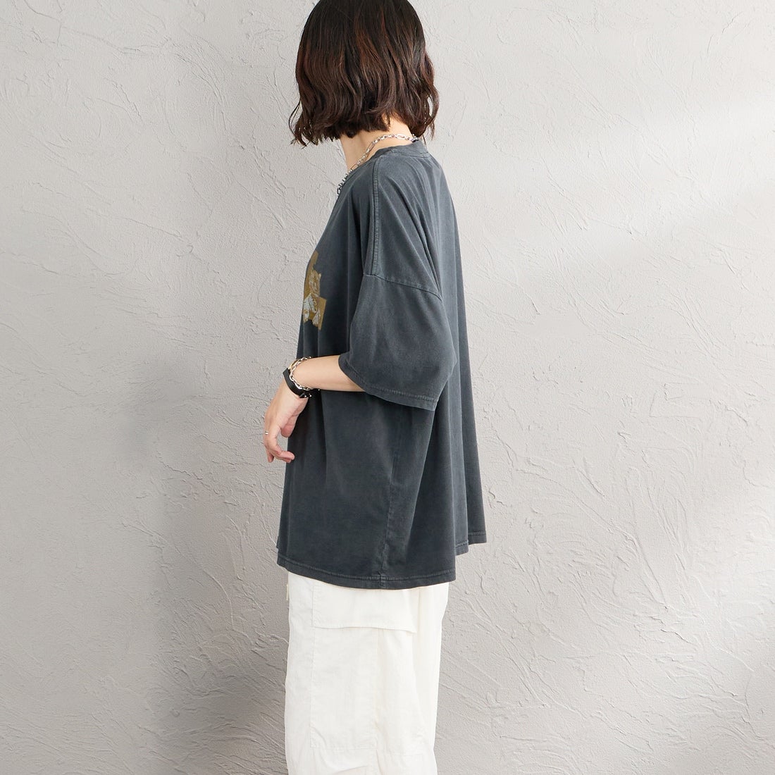 REMI RELIEF [レミレリーフ] 別注 SP加工ビッグプリントTシャツ ILLNOIS [RN30389122-JF] BLACK &&モデル身長：160cm 着用サイズ：F&&