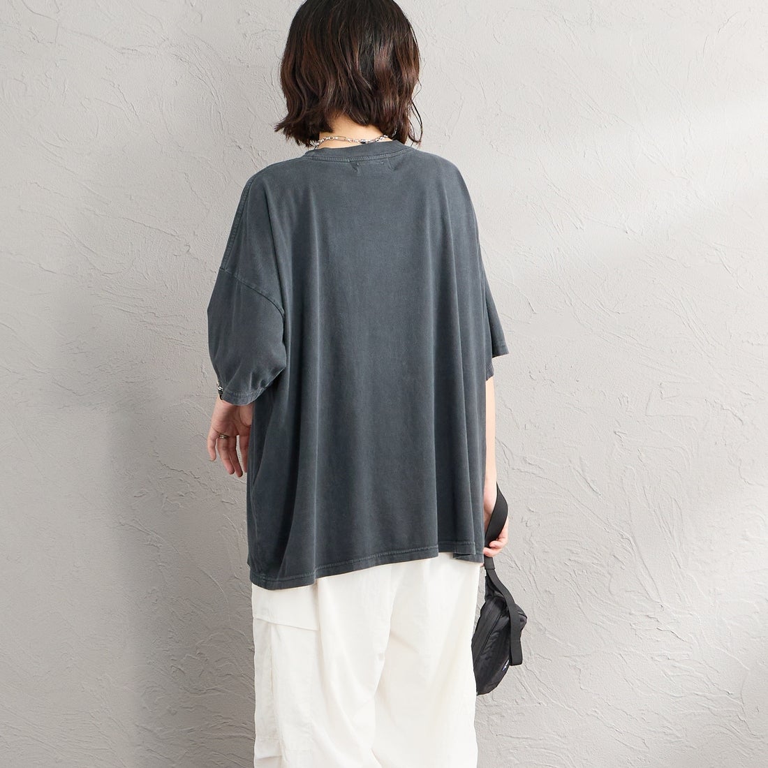 REMI RELIEF [レミレリーフ] 別注 SP加工ビッグプリントTシャツ ILLNOIS [RN30389122-JF] BLACK &&モデル身長：160cm 着用サイズ：F&&