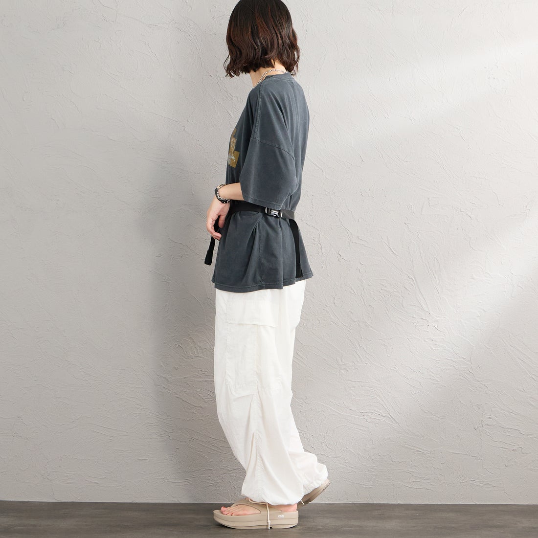 REMI RELIEF [レミレリーフ] 別注 SP加工ビッグプリントTシャツ ILLNOIS [RN30389122-JF] BLACK &&モデル身長：160cm 着用サイズ：F&&