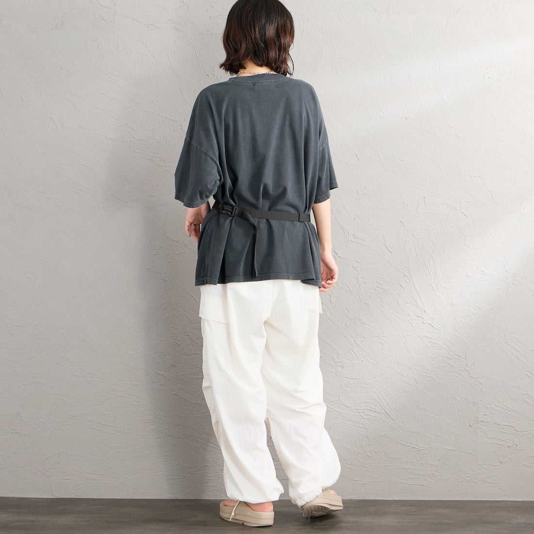 REMI RELIEF [レミレリーフ] 別注 SP加工ビッグプリントTシャツ ILLNOIS [RN30389122-JF] BLACK &&モデル身長：160cm 着用サイズ：F&&