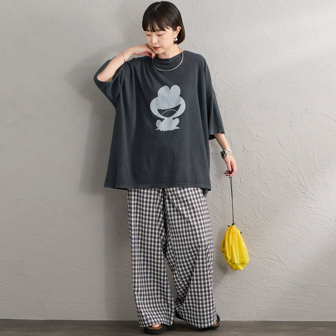 REMI RELIEF [レミレリーフ] 別注 SP加工ビッグプリントTシャツ FROG [RN30389146-JF] BLACK &&モデル身長：150cm 着用サイズF&&