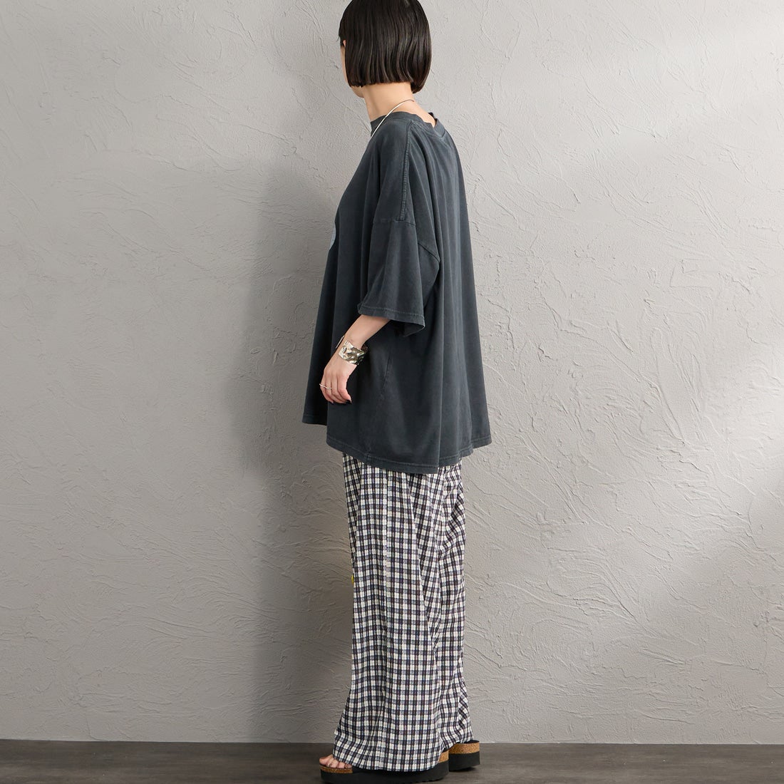 REMI RELIEF [レミレリーフ] 別注 SP加工ビッグプリントTシャツ FROG [RN30389146-JF] BLACK &&モデル身長：150cm 着用サイズF&&