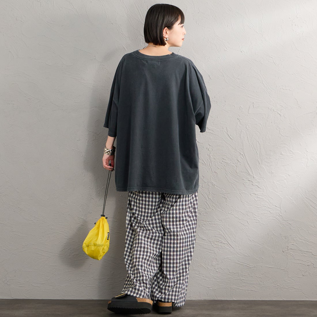 REMI RELIEF [レミレリーフ] 別注 SP加工ビッグプリントTシャツ FROG [RN30389146-JF] BLACK &&モデル身長：150cm 着用サイズF&&