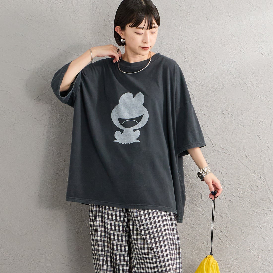 REMI RELIEF [レミレリーフ] 別注 SP加工ビッグプリントTシャツ FROG [RN30389146-JF] BLACK &&モデル身長：150cm 着用サイズF&&
