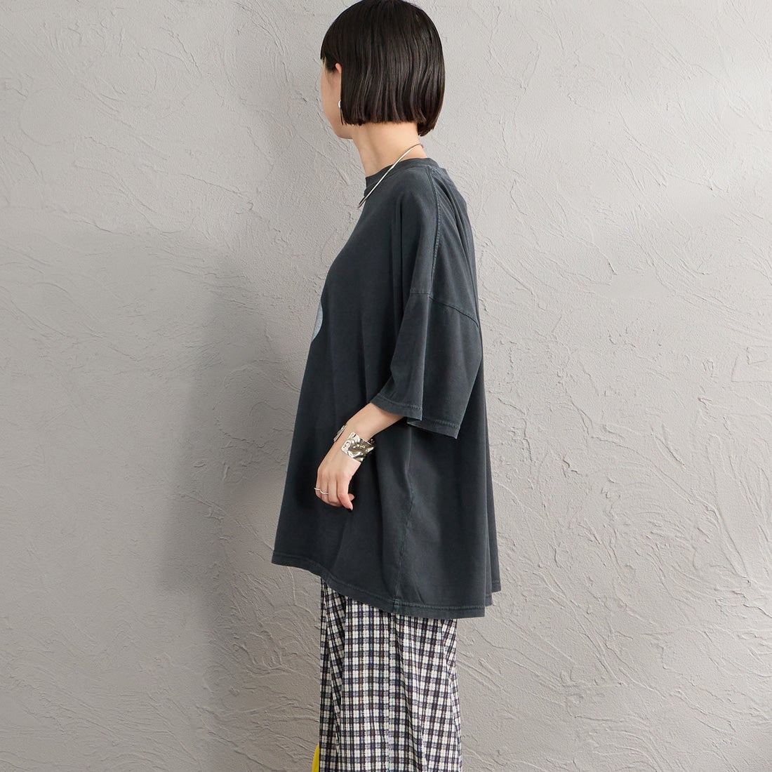 REMI RELIEF [レミレリーフ] 別注 SP加工ビッグプリントTシャツ FROG [RN30389146-JF] BLACK &&モデル身長：150cm 着用サイズF&&