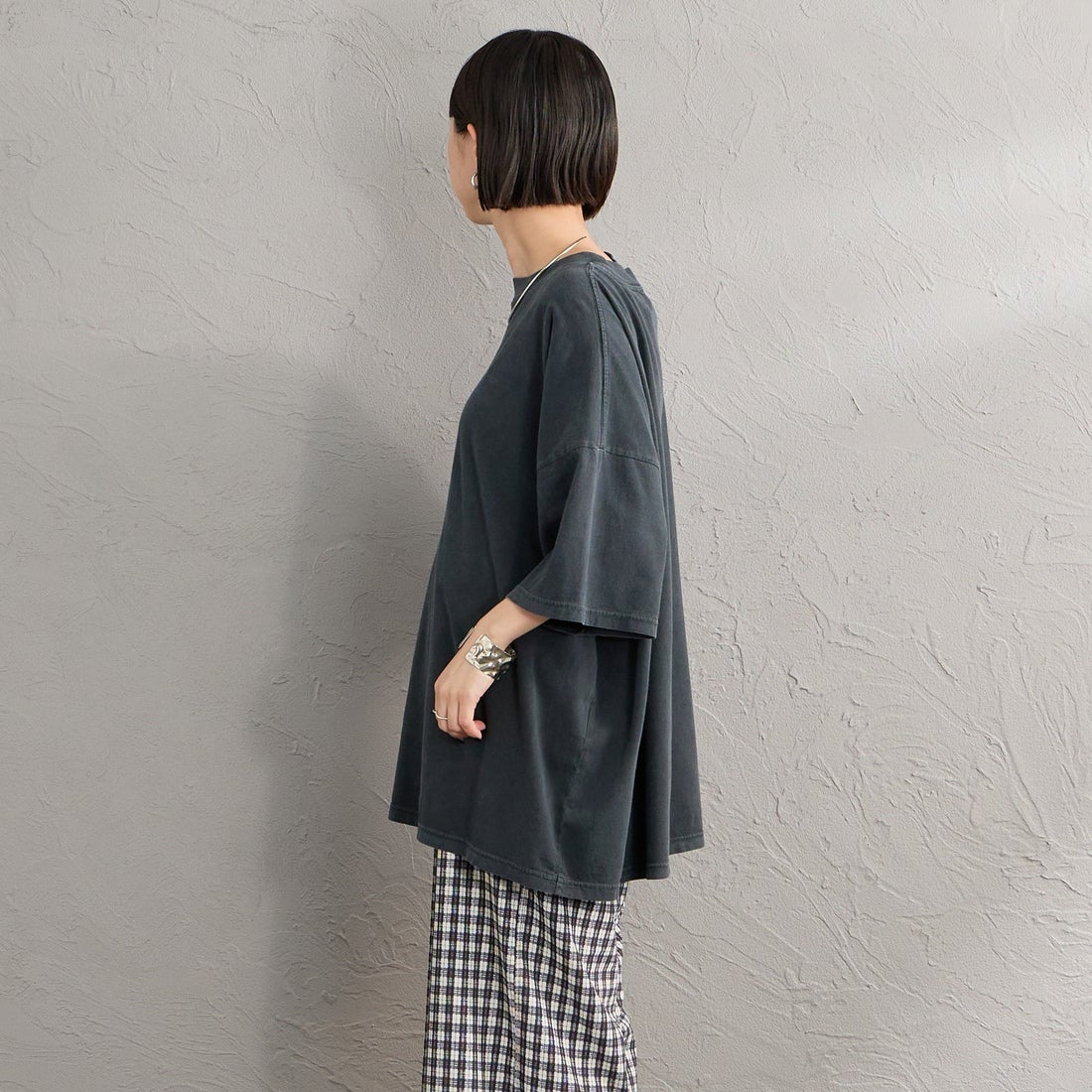REMI RELIEF [レミレリーフ] 別注 SP加工ビッグプリントTシャツ OH. [RN30389143-JF] BLACK &&モデル身長：150cm 着用サイズ：F&&