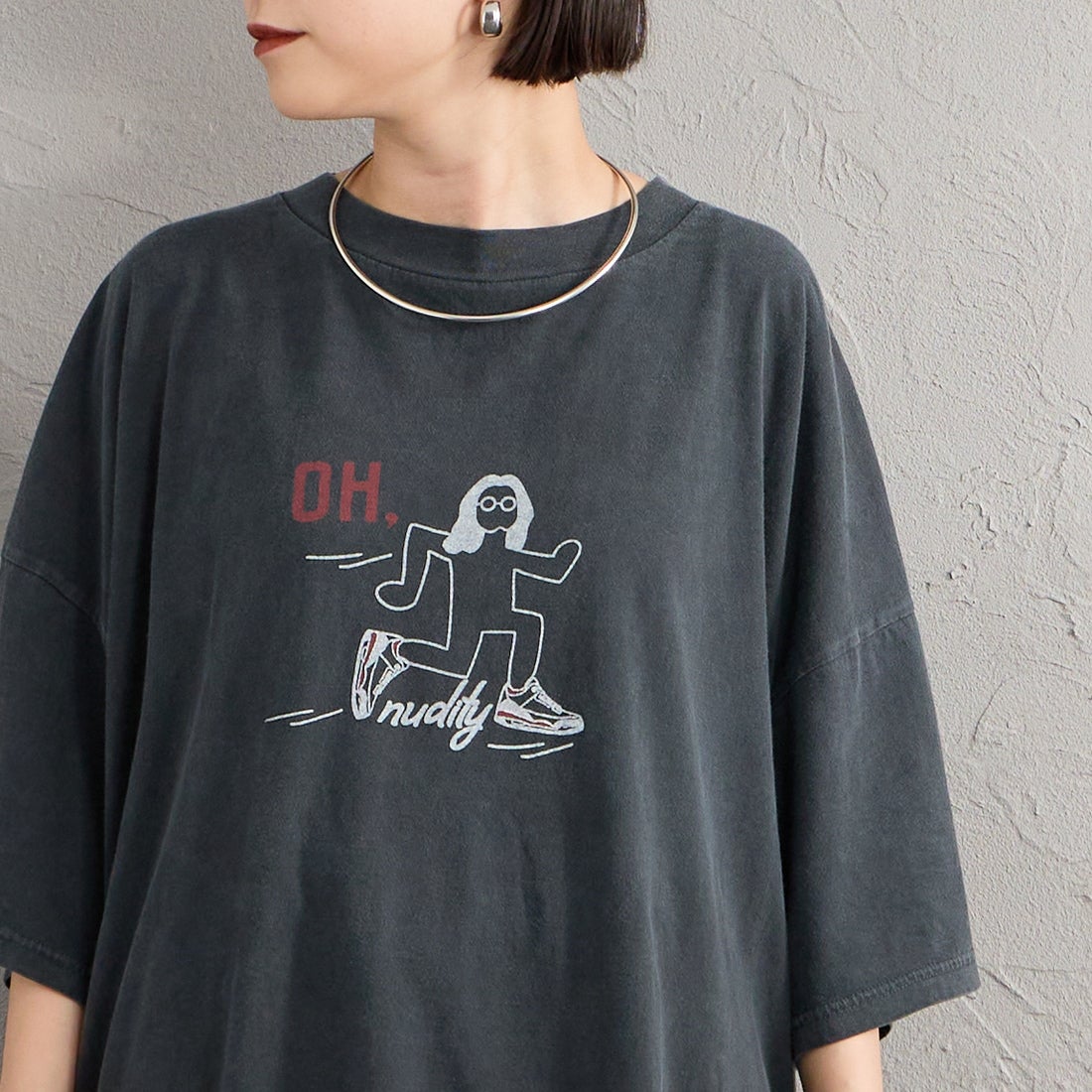 REMI RELIEF [レミレリーフ] 別注 SP加工ビッグプリントTシャツ OH. [RN30389143-JF] BLACK &&モデル身長：150cm 着用サイズ：F&&