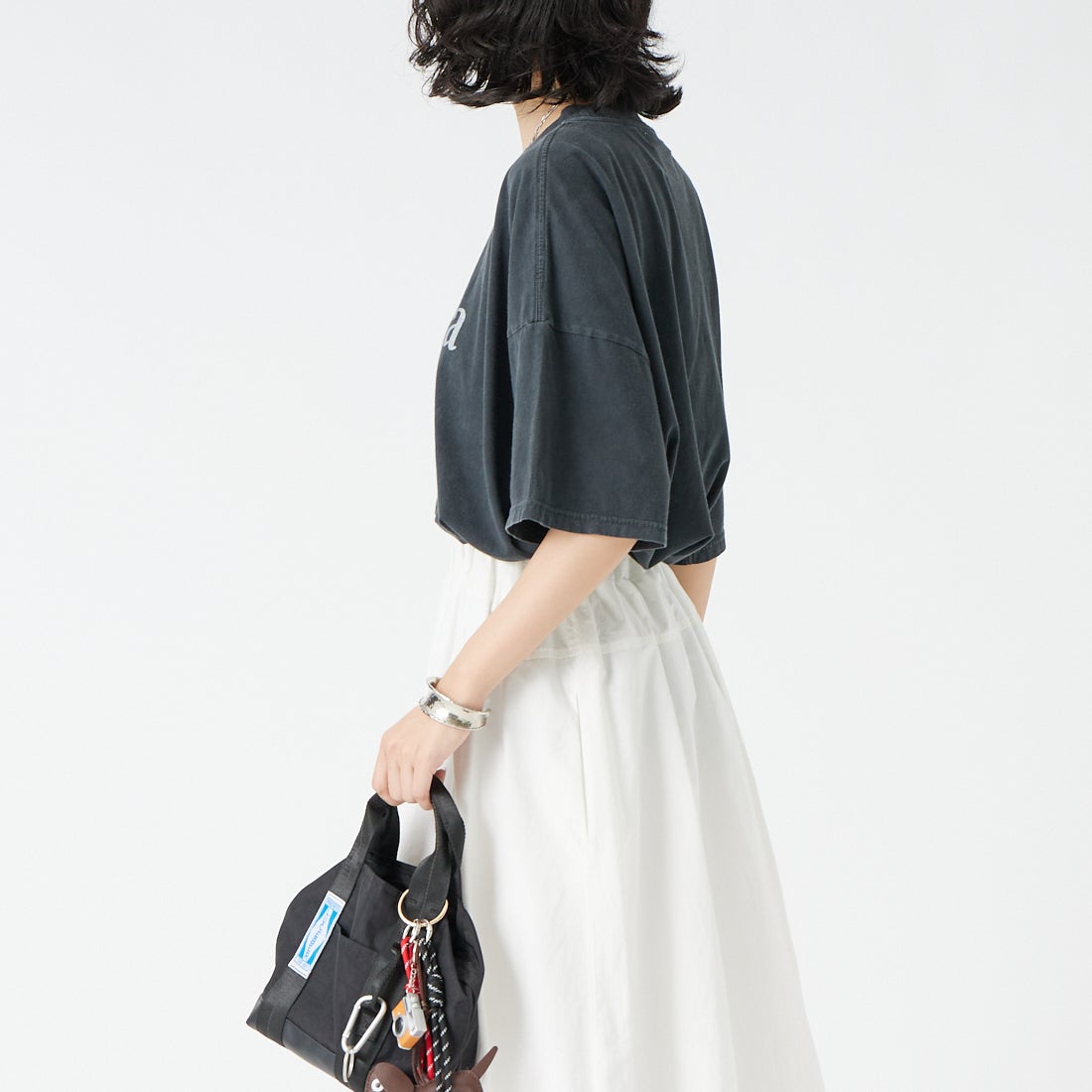 REMI RELIEF [レミレリーフ] 別注 SP加工ビッグプリントTシャツ ROMA 1870 [RN30389089-JF] BLACK &&モデル身長：162cm 着用サイズ：F&&