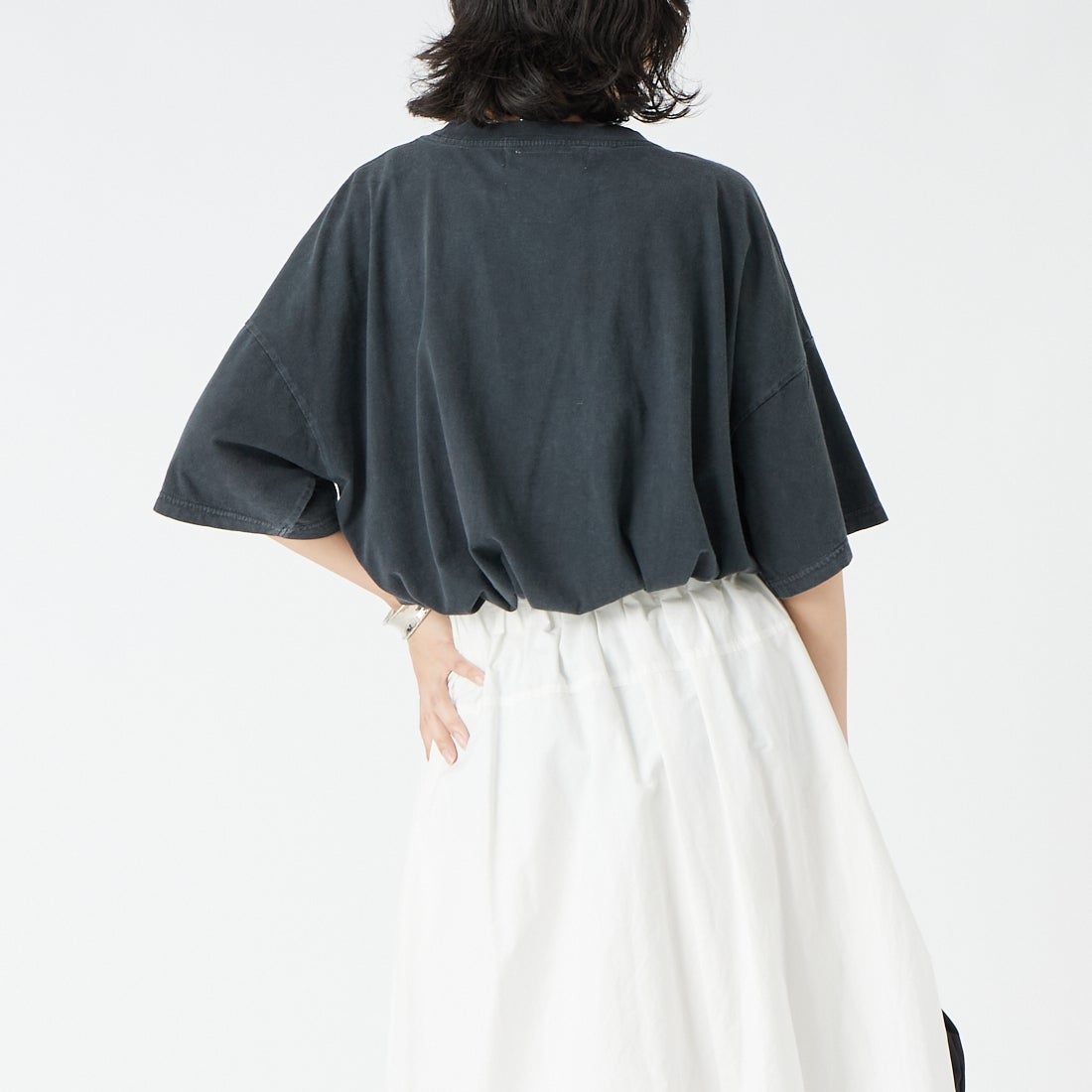 REMI RELIEF [レミレリーフ] 別注 SP加工ビッグプリントTシャツ ROMA 1870 [RN30389089-JF] BLACK &&モデル身長：162cm 着用サイズ：F&&