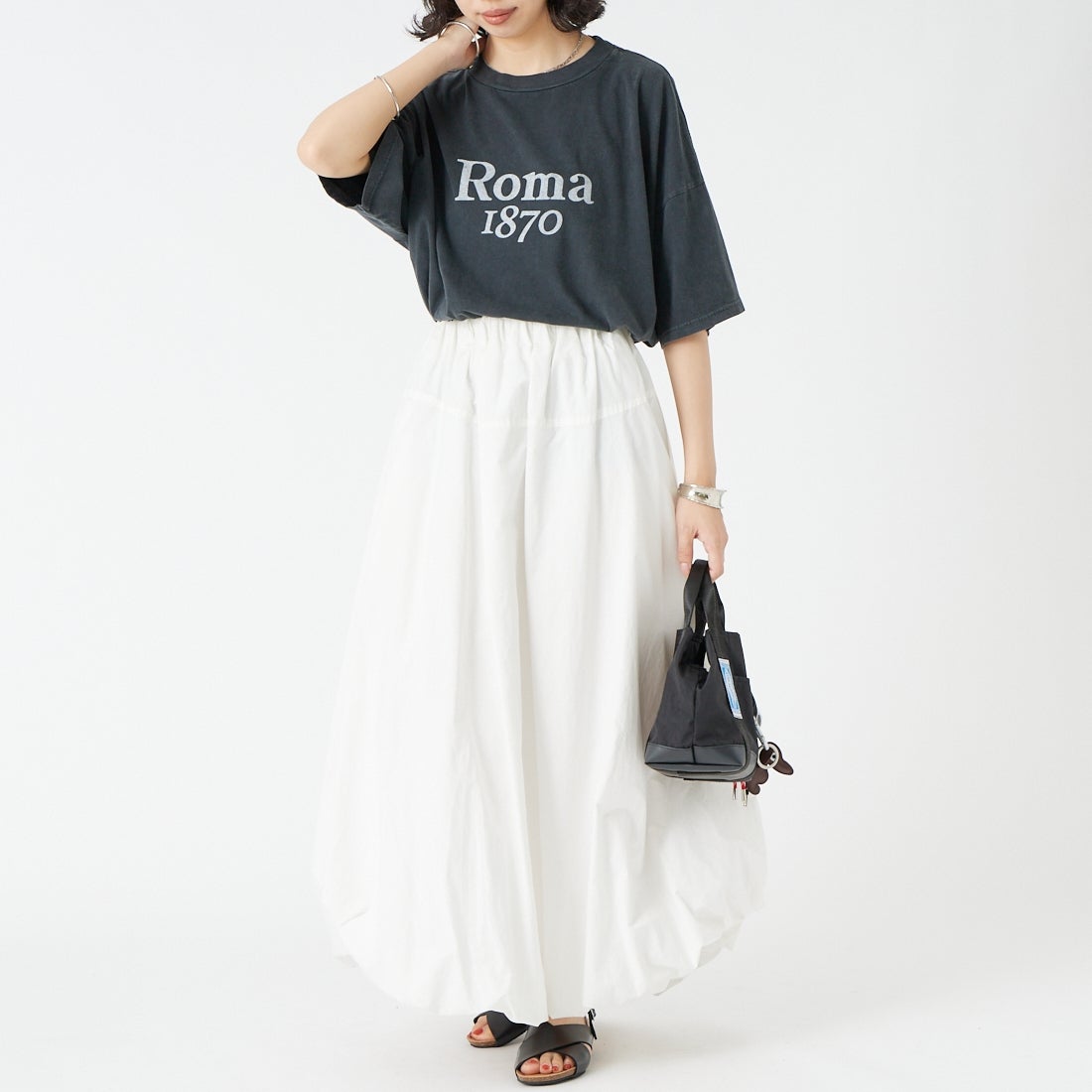 REMI RELIEF [レミレリーフ] 別注 SP加工ビッグプリントTシャツ ROMA 1870 [RN30389089-JF] BLACK &&モデル身長：162cm 着用サイズ：F&&