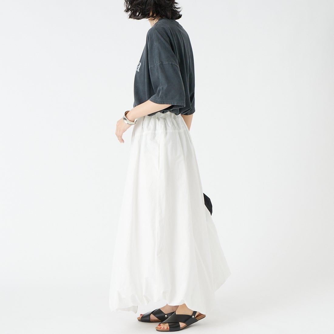 REMI RELIEF [レミレリーフ] 別注 SP加工ビッグプリントTシャツ ROMA 1870 [RN30389089-JF] BLACK &&モデル身長：162cm 着用サイズ：F&&