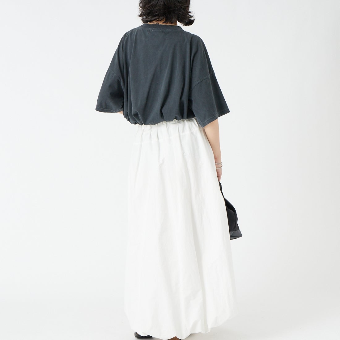 REMI RELIEF [レミレリーフ] 別注 SP加工ビッグプリントTシャツ ROMA 1870 [RN30389089-JF] BLACK &&モデル身長：162cm 着用サイズ：F&&