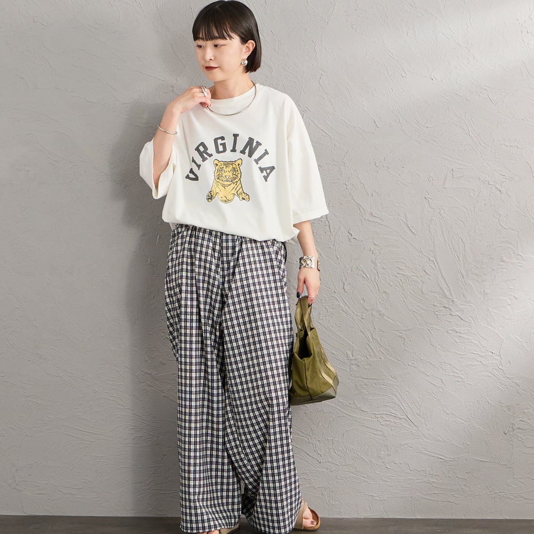 REMI RELIEF [レミレリーフ] 別注 SP加工ビッグプリントTシャツ VIRGINIA [RN30389081-JF] OFF WHITE &&モデル身長：150cm 着用サイズ：F&&