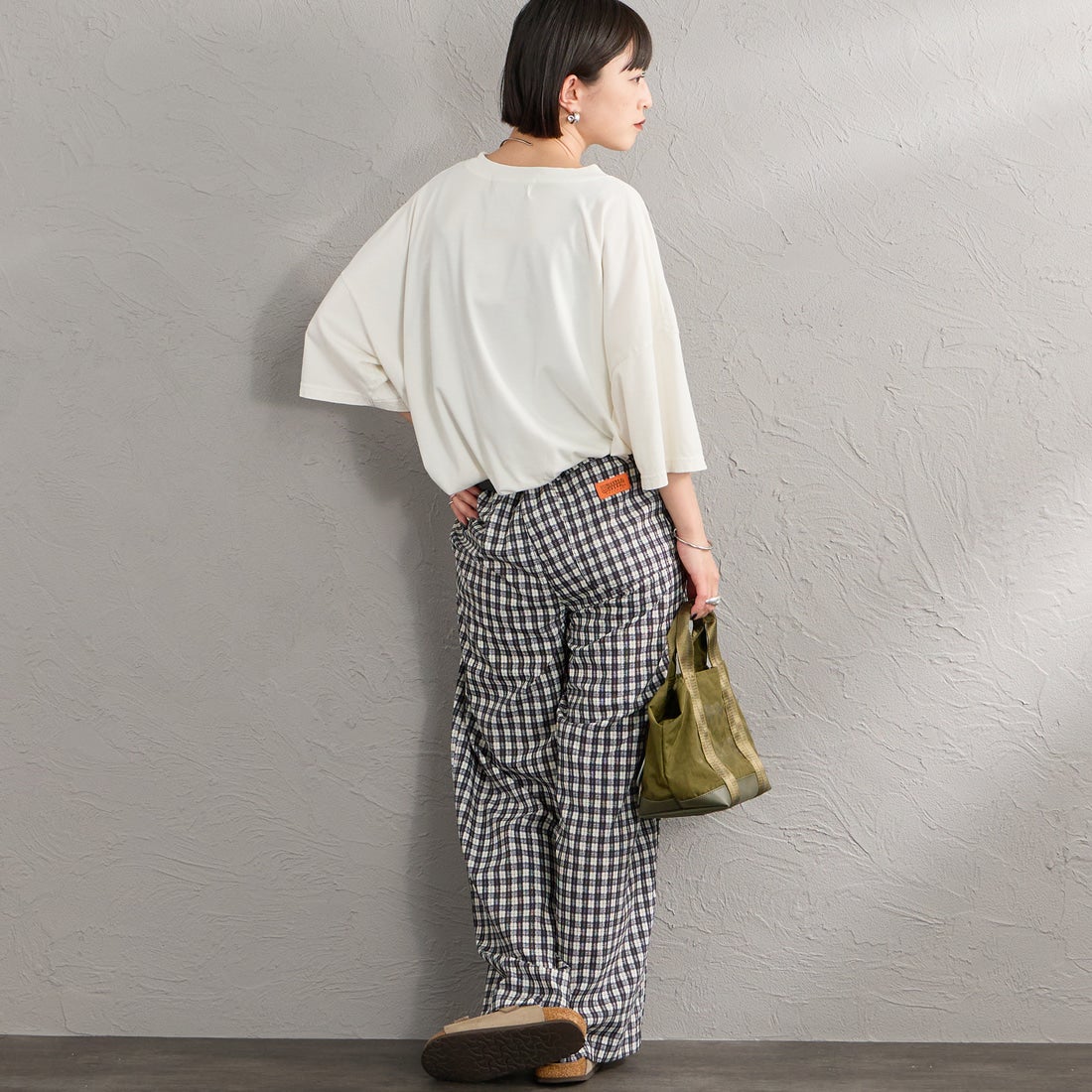 REMI RELIEF [レミレリーフ] 別注 SP加工ビッグプリントTシャツ VIRGINIA [RN30389081-JF] OFF WHITE &&モデル身長：150cm 着用サイズ：F&&