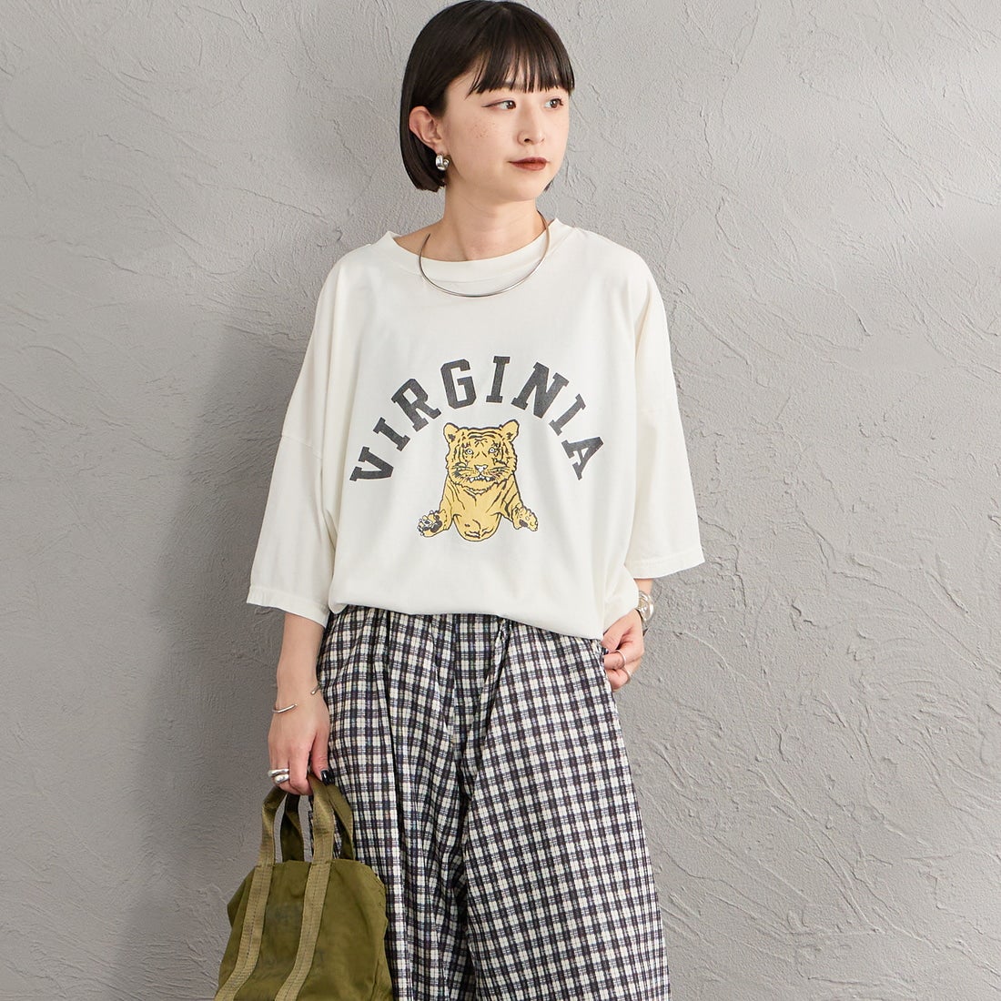 REMI RELIEF [レミレリーフ] 別注 SP加工ビッグプリントTシャツ VIRGINIA [RN30389081-JF] OFF WHITE &&モデル身長：150cm 着用サイズ：F&&