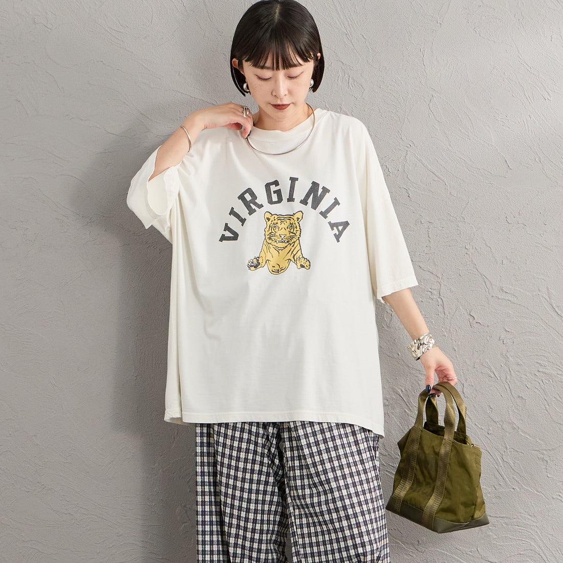 REMI RELIEF [レミレリーフ] 別注 SP加工ビッグプリントTシャツ VIRGINIA [RN30389081-JF] OFF WHITE &&モデル身長：150cm 着用サイズ：F&&