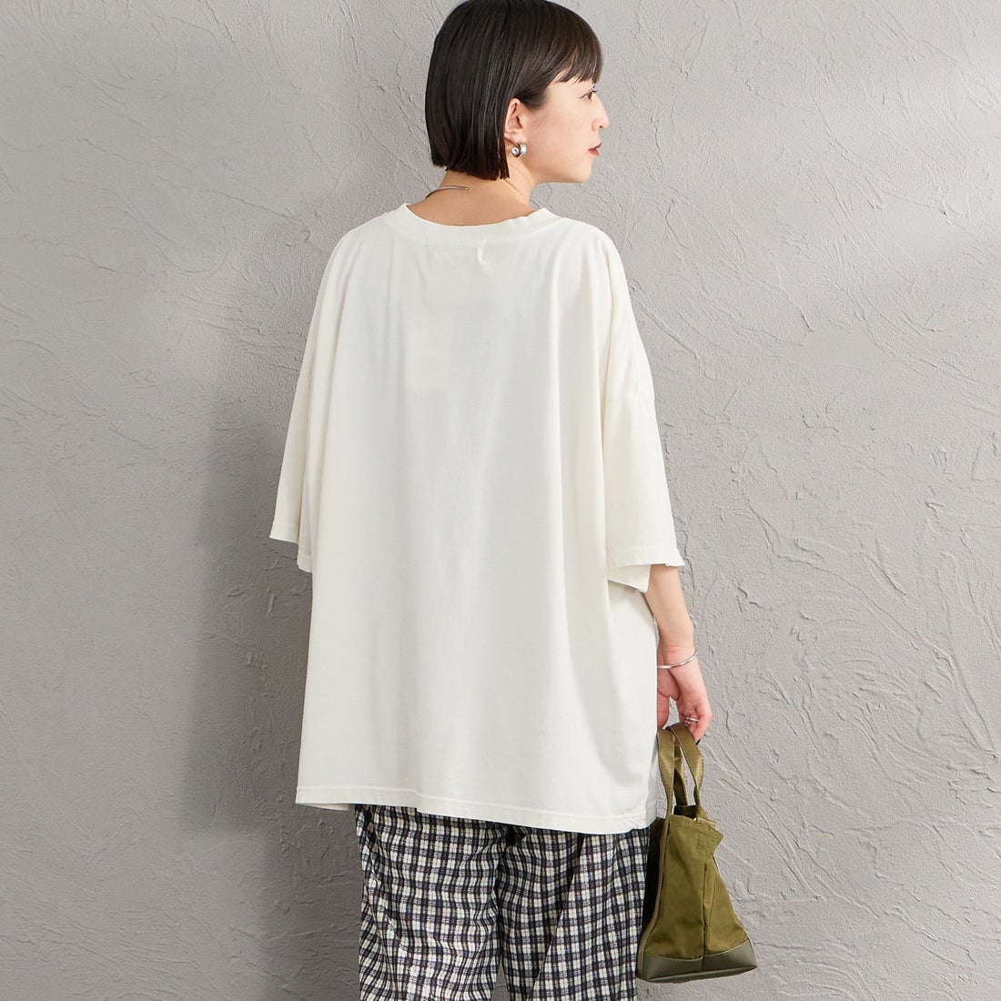 REMI RELIEF [レミレリーフ] 別注 SP加工ビッグプリントTシャツ VIRGINIA [RN30389081-JF] OFF WHITE &&モデル身長：150cm 着用サイズ：F&&