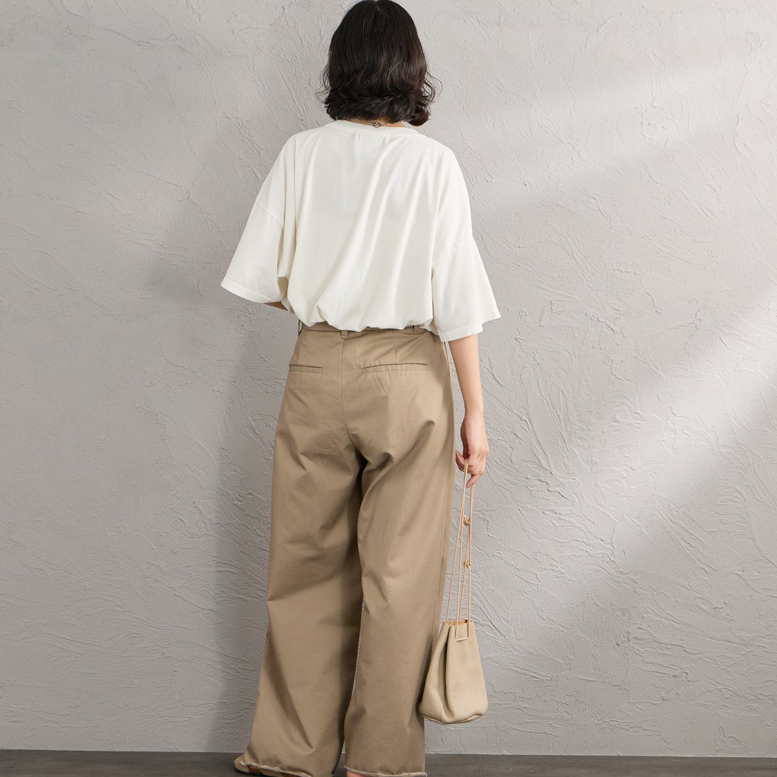 REMI RELIEF [レミレリーフ] 別注 SP加工ビッグプリントTシャツ YOUR LIBRARIAN WILL [RN30389145-JF] OFF WHITE &&モデル身長：162cm 着用サイズ：F&&