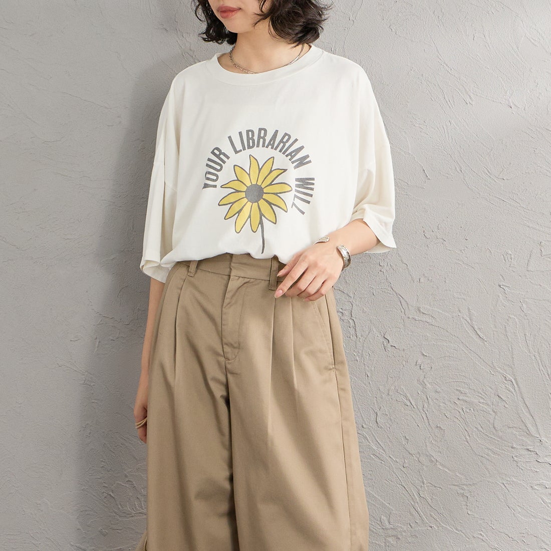 REMI RELIEF [レミレリーフ] 別注 SP加工ビッグプリントTシャツ YOUR LIBRARIAN WILL [RN30389145-JF] OFF WHITE &&モデル身長：162cm 着用サイズ：F&&