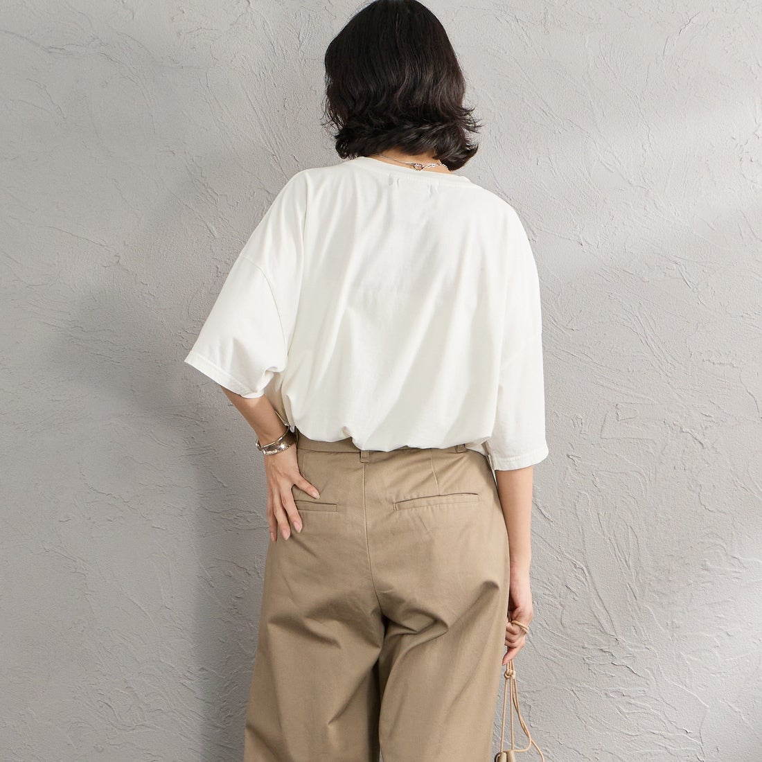 REMI RELIEF [レミレリーフ] 別注 SP加工ビッグプリントTシャツ YOUR LIBRARIAN WILL [RN30389145-JF] OFF WHITE &&モデル身長：162cm 着用サイズ：F&&