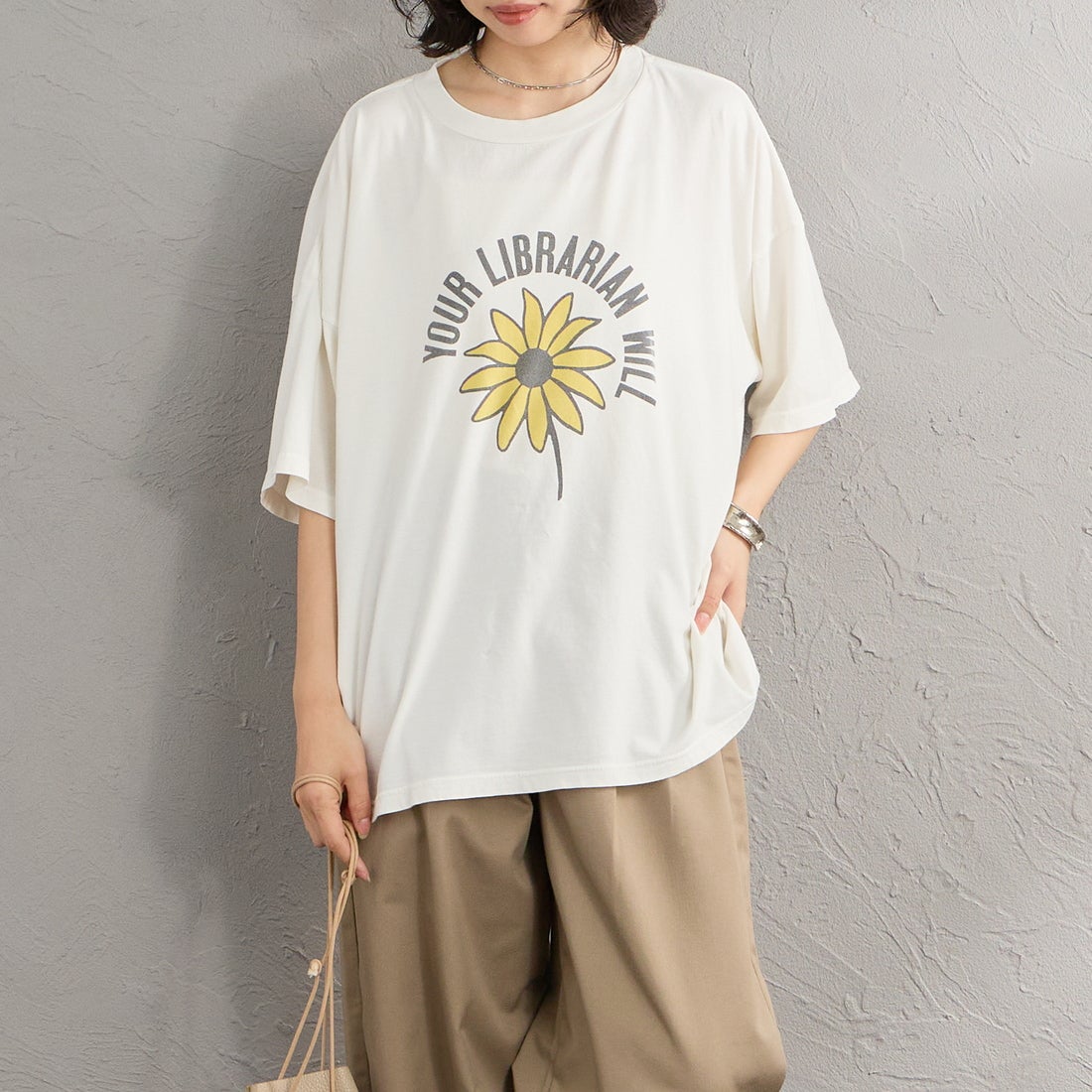 REMI RELIEF [レミレリーフ] 別注 SP加工ビッグプリントTシャツ YOUR LIBRARIAN WILL [RN30389145-JF] OFF WHITE &&モデル身長：162cm 着用サイズ：F&&