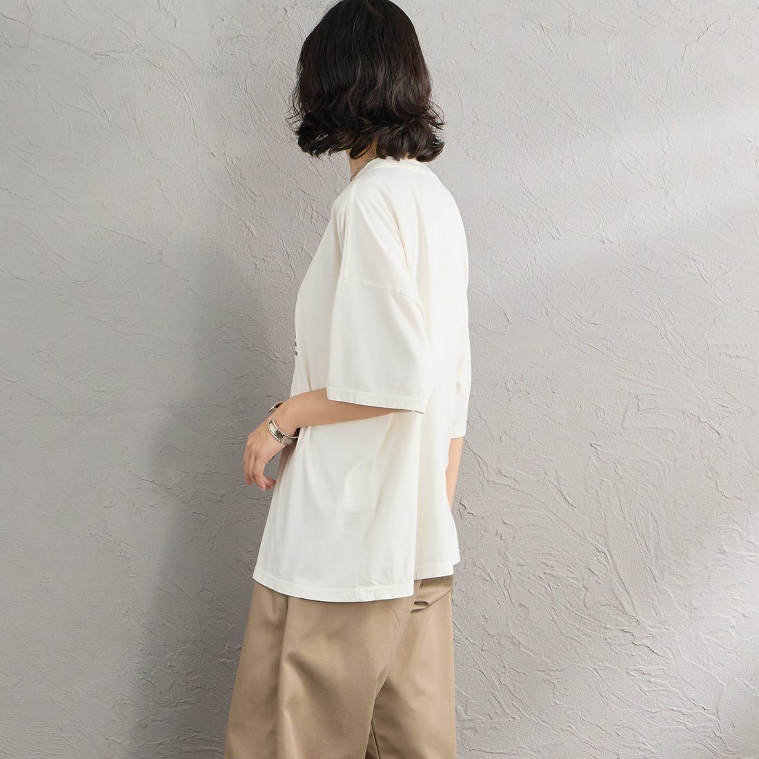 REMI RELIEF [レミレリーフ] 別注 SP加工ビッグプリントTシャツ YOUR LIBRARIAN WILL [RN30389145-JF] OFF WHITE &&モデル身長：162cm 着用サイズ：F&&