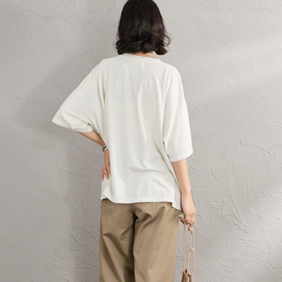 REMI RELIEF [レミレリーフ] 別注 SP加工ビッグプリントTシャツ YOUR LIBRARIAN WILL [RN30389145-JF] OFF WHITE &&モデル身長：162cm 着用サイズ：F&&