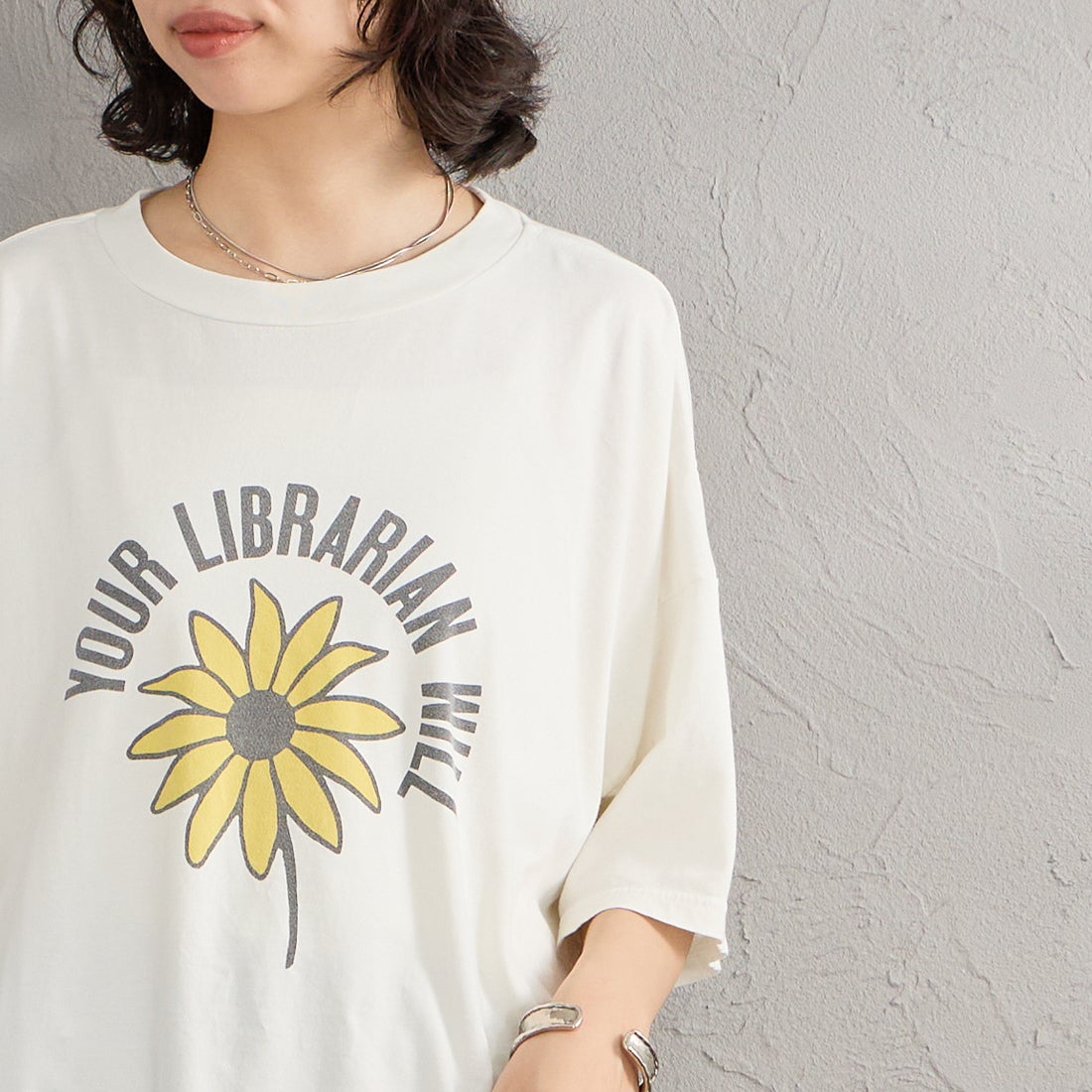 REMI RELIEF [レミレリーフ] 別注 SP加工ビッグプリントTシャツ YOUR LIBRARIAN WILL [RN30389145-JF] OFF WHITE &&モデル身長：162cm 着用サイズ：F&&