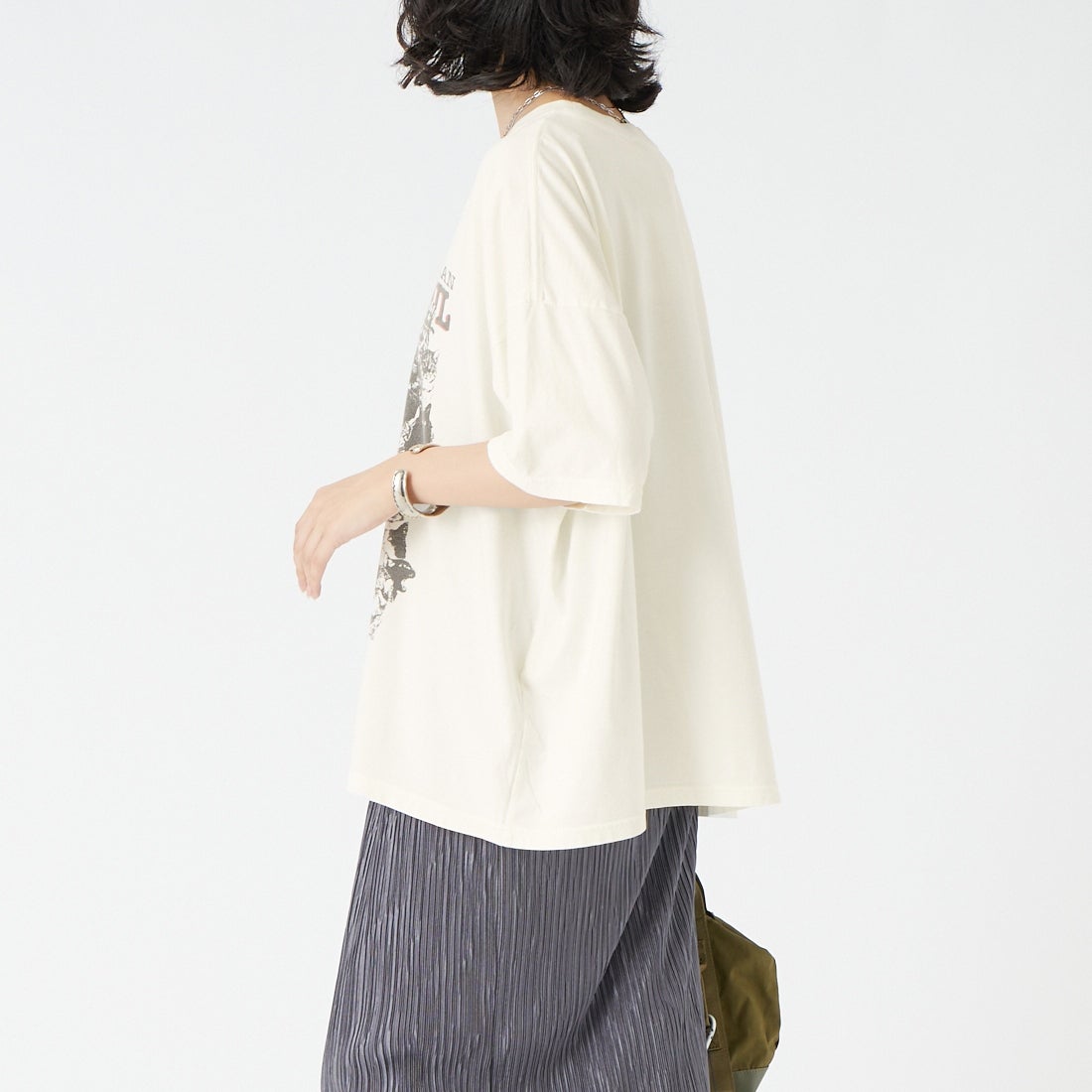 REMI RELIEF [レミレリーフ] 別注 SP加工ビッグプリントTシャツ SAVE YOUR SOUL [RN30389151-JF] OFF WHITE &&モデル身長：162cm 着用サイズ：F&&
