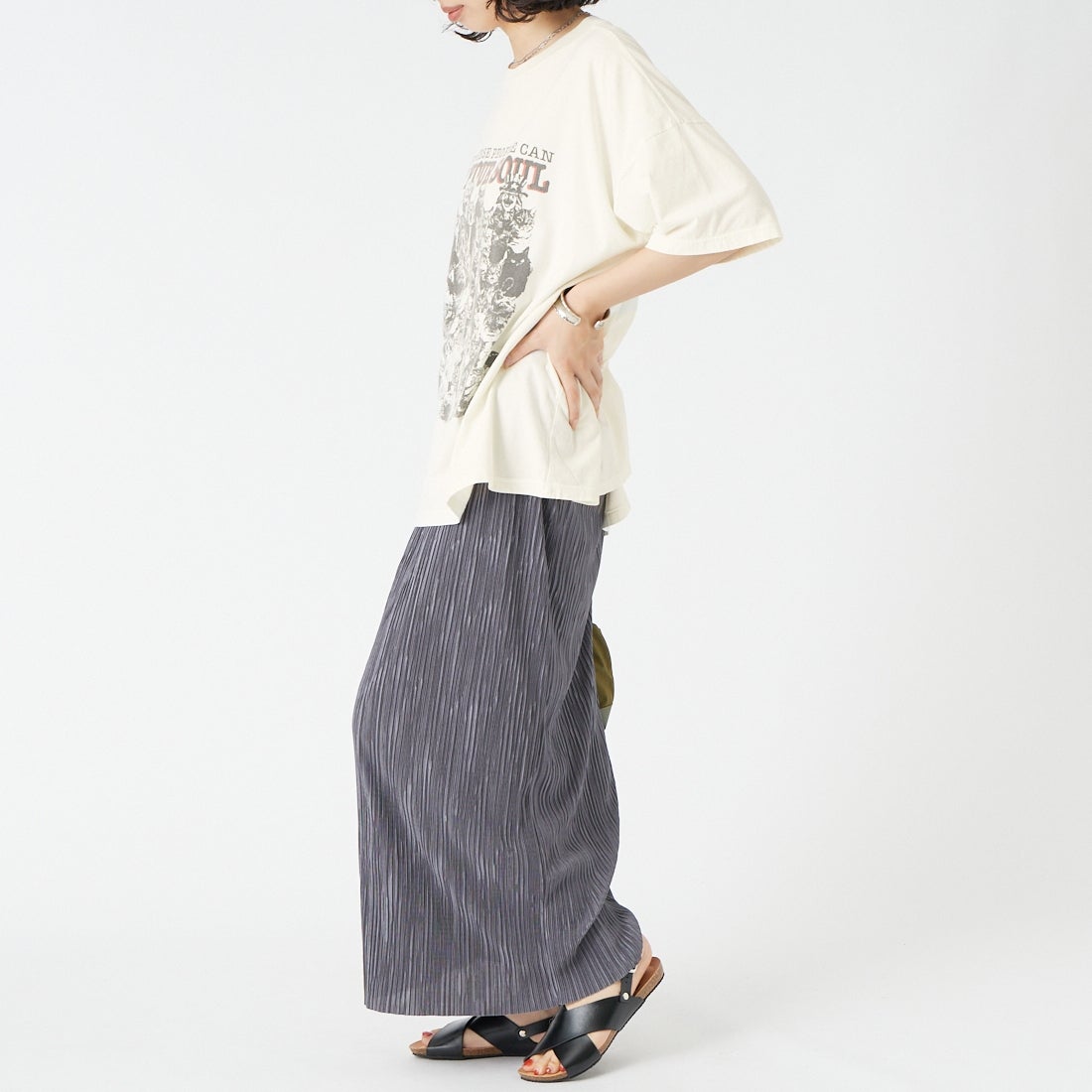 REMI RELIEF [レミレリーフ] 別注 SP加工ビッグプリントTシャツ SAVE YOUR SOUL [RN30389151-JF] OFF WHITE &&モデル身長：162cm 着用サイズ：F&&