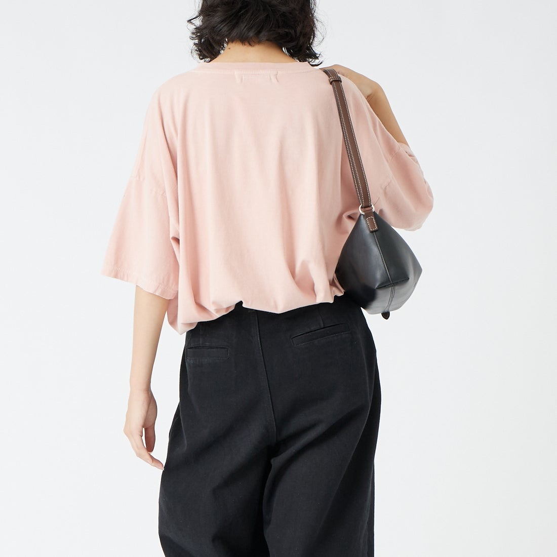 REMI RELIEF [レミレリーフ] 別注 SP加工ビッグプリントTシャツ ART [RN30389156-JF] L.PINK &&モデル身長：162cm 着用サイズ：F&&