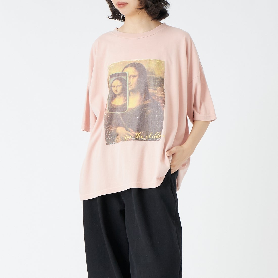 REMI RELIEF [レミレリーフ] 別注 SP加工ビッグプリントTシャツ ART [RN30389156-JF] L.PINK &&モデル身長：162cm 着用サイズ：F&&