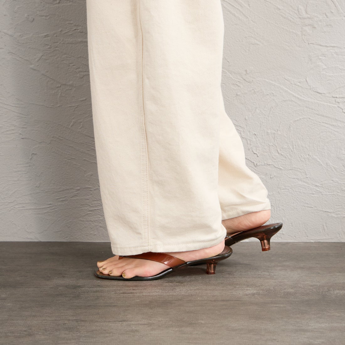MOHI [モヒ] トングサンダル [3-9252] BROWN