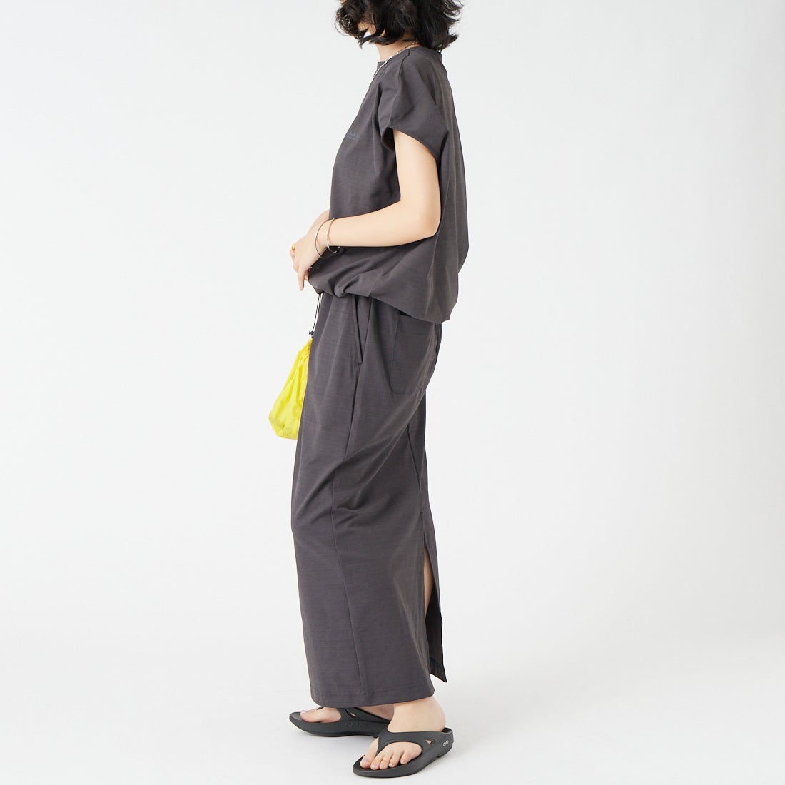 THOUSAND MILE [サウザンド マイル] ギャザーヘムTシャツ&スカートセット [TM261SD00632] 19 INK BLK &&モデル身長：162cm 着用サイズ：F&&