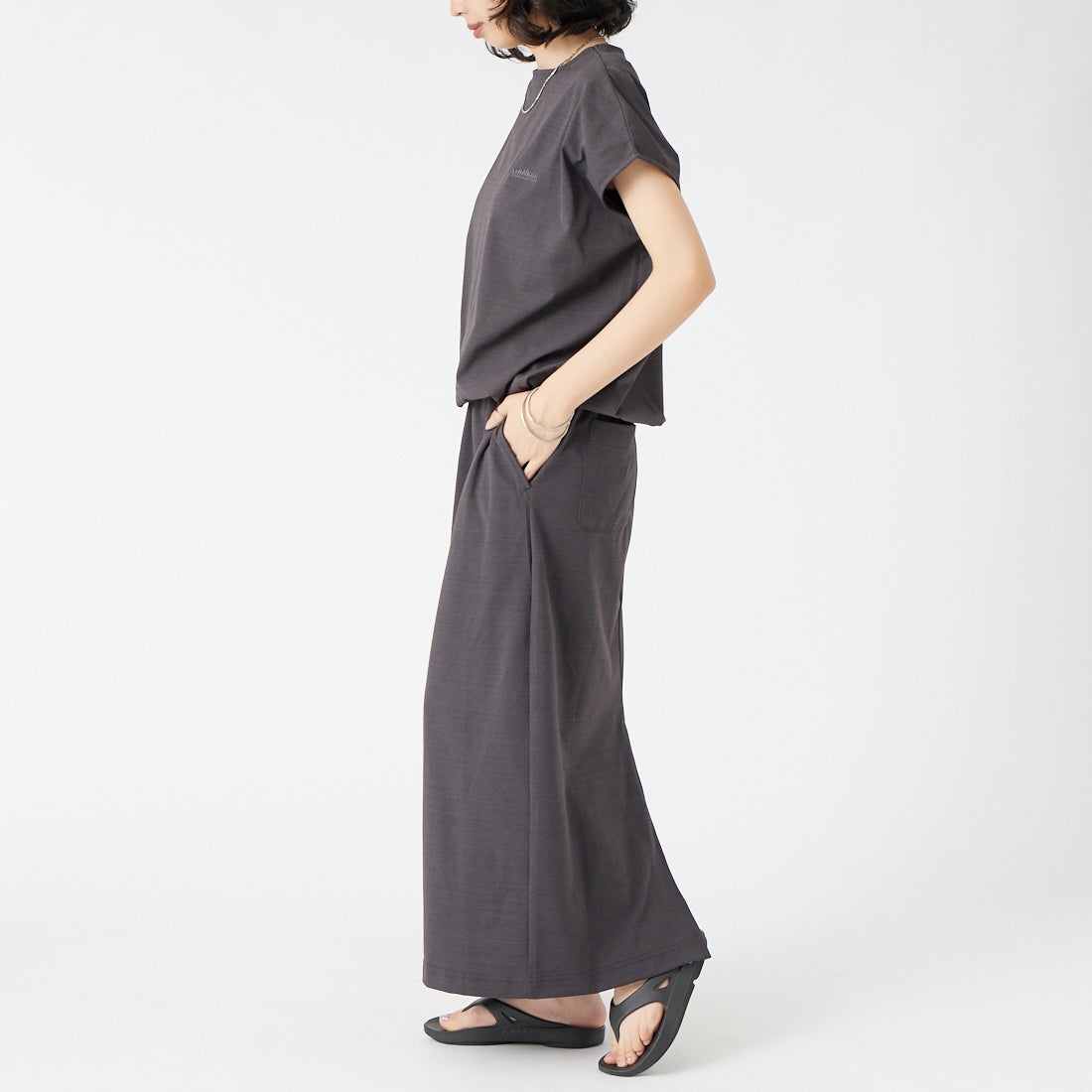 THOUSAND MILE [サウザンド マイル] ギャザーヘムTシャツ&スカートセット [TM261SD00632] 19 INK BLK &&モデル身長：162cm 着用サイズ：F&&