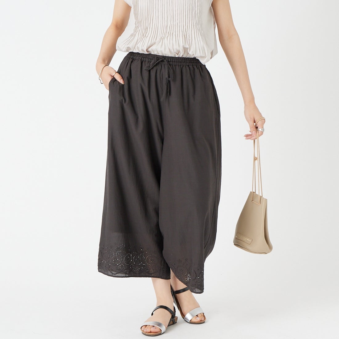 soil [ソイル] 80s コットンボイル カットワークレースイージーパンツ [INSL26345] 9900 BLACK &&モデル身長：162cm 着用サイズ：1&&