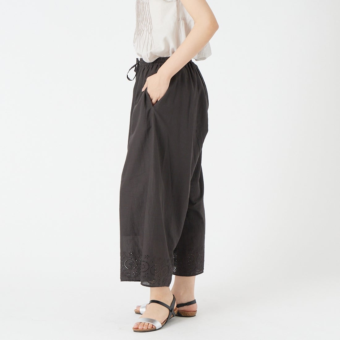 soil [ソイル] 80s コットンボイル カットワークレースイージーパンツ [INSL26345] 9900 BLACK &&モデル身長：162cm 着用サイズ：1&&