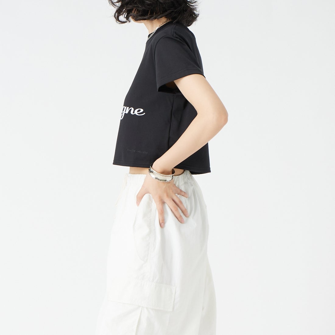 Vincent et Mireille [ヴァンソン エ ミレイユ] ショートスリーブプリントTシャツ [VM261CT00051] 09 BLACK &&モデル身長：162cm 着用サイズ：2&&