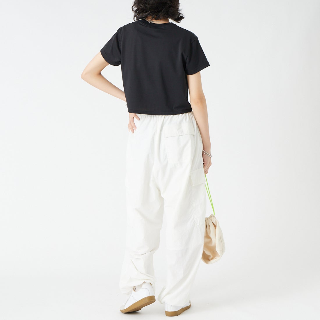 Vincent et Mireille [ヴァンソン エ ミレイユ] ショートスリーブプリントTシャツ [VM261CT00051] 09 BLACK &&モデル身長：162cm 着用サイズ：2&&
